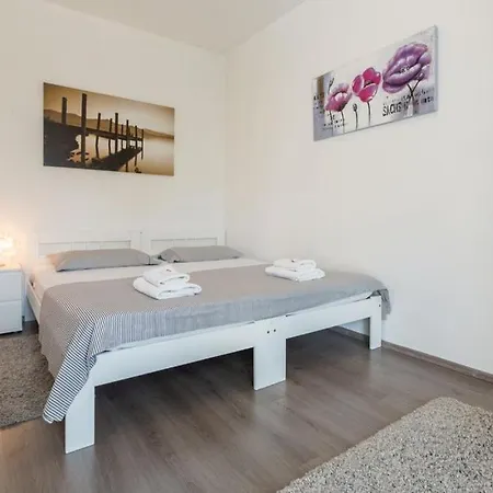 Ivni Apartmani Novigrad Istria Extérieur photo