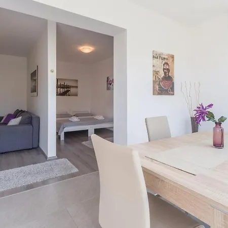 Ivni Apartmani Novigrad Istria Extérieur photo